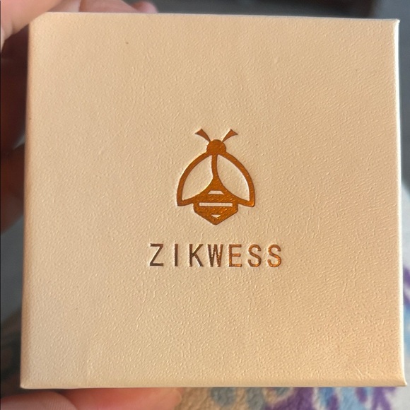 Elegant “U” Necklace with Crystal Accents - Picture 2 of 3